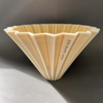 【日本】Origami 摺紙濾杯 奶茶色 M號 含樹酯底座